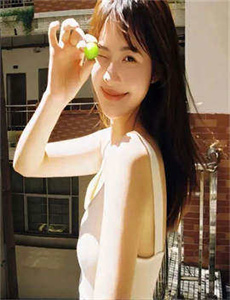 《9877美女被虐图片-善良的女老师》